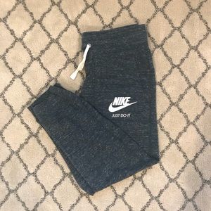 Nike crop joggers. *green* EUC